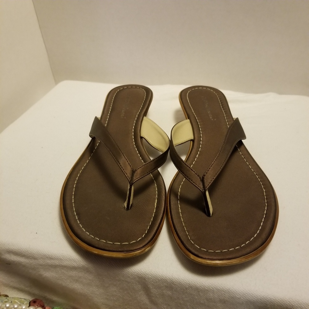 Eddie bauer sandals  brown size 8